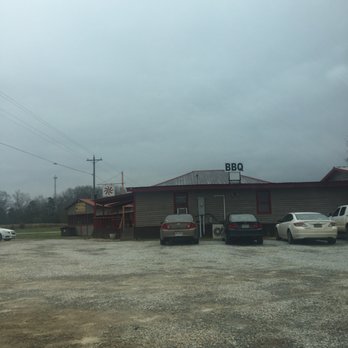 Smitty's Family Restaurant - Barbeque Near Me - Carnesville, Georgia