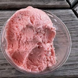 Twin Kiss Restaurant - Strawberry, small dish