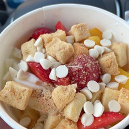 I promise there is yogurt somewhere under all the toppings!