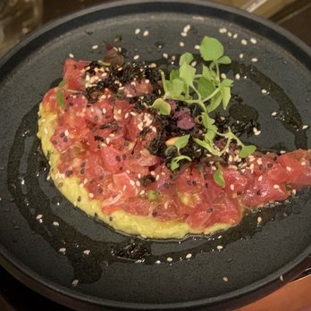Le Drugstore - Bluefin tuna tartare with spiced guacamole, soya, and sesame - French Near Me - Paris, 75 Le Drugstore - Bluefin tuna tartare with spiced guacamole, soya, and sesame - French Near Me - Paris, 75