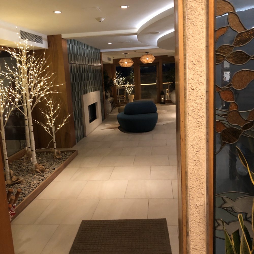 Beach Terrace - Lobby - Hotels Near Me - Carlsbad, California