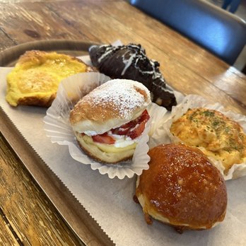 Chateau De Chantilly Cafe - Top: Oreo croissant, Onion bread Bottom: Pineapple coconut danish, Strawberry creme croissant, creme brûlée donut - Bakeries Near Me - Chantilly, Virginia Chateau De Chantilly Cafe - Top: Oreo croissant, Onion bread Bottom: Pineapple coconut danish, Strawberry creme croissant, creme brûlée donut - Bakeries Near Me - Chantilly, Virginia