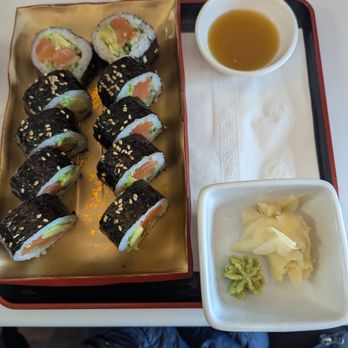 Maki Stand - Roll & Bento - Salmon roll - Japanese Near Me - Redmond, Washington