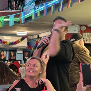Ellen's Stardust Diner - Restaurant - Diners Near Me - New York, New York
