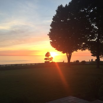 Lake Shore Resort - Resorts Near Me - Saugatuck, Michigan