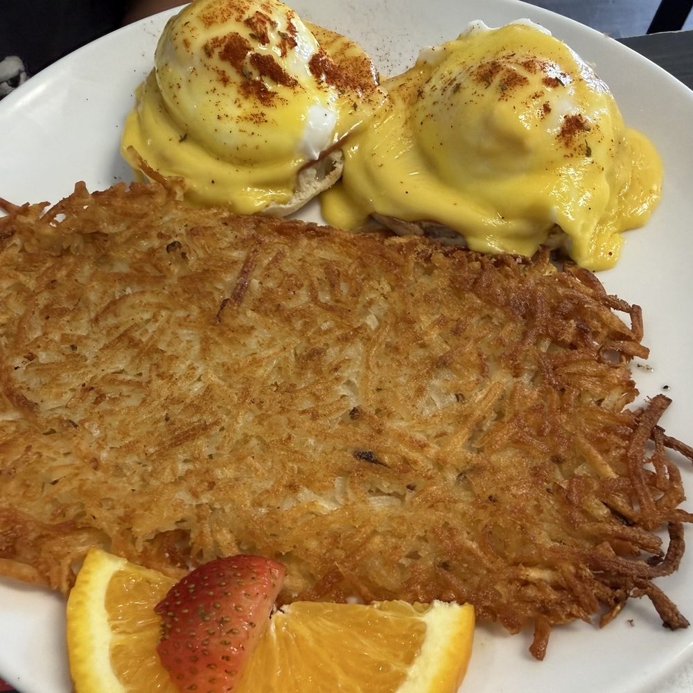 Sweet E's Cafe - Eggs Benedict - Cafes Near Me - Honolulu, Hawaii
