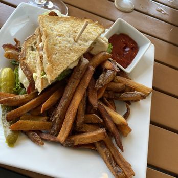 Cooper’s Landing - Grilled chicken club - Seafood Near Me - Galveston, Texas Cooper’s Landing - Grilled chicken club - Seafood Near Me - Galveston, Texas