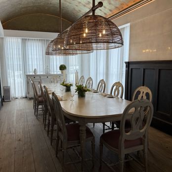 Artisan Restaurant - Dining room - Breakfast & Brunch Near Me - West Hartford, Connecticut Artisan Restaurant - Dining room - Breakfast & Brunch Near Me - West Hartford, Connecticut