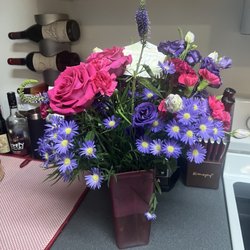 Anna's Flowers & Gifts - Flowers