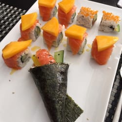 Sumo - Salmon & mango roll, and salmon handroll