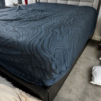 Between the Sheets - Even w/18 1/4" mattress, still huge. They say it will shrink. Guessing king pillow shams after washing will be a standard pillow case. - Home Decor Near Me - Palm Desert, California Between the Sheets - Even w/18 1/4" mattress, still huge. They say it will shrink. Guessing king pillow shams after washing will be a standard pillow case. - Home Decor Near Me - Palm Desert, California