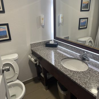 Comfort Inn - Bathroom - Hotels Near Me - Kings Mountain, North Carolina