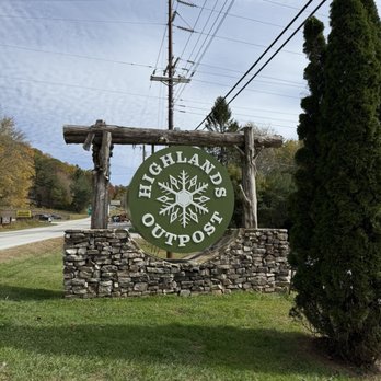 Highlands Outpost - Tubing Near Me - Scaly Mountain, North Carolina