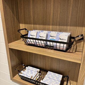 United Club - For ladies emergency - Airport Lounges Near Me - Newark, New Jersey