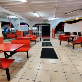 Alberto’s Mexican Food - Outside seats - Mexican Near Me - Baldwin Park, California