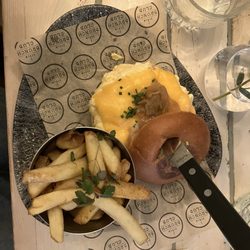 STHLM Brunch Club - Egg bun & fries