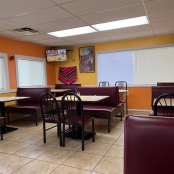 Los costenos - tables and booths - Mexican Near Me - Middletown, Indiana