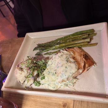Alux Bar & Grill  - Salmon with sautéed asparagus - Mexican Near Me - Moreno Valley, California