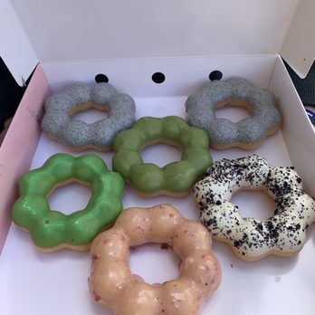 Le Creme - Black Sesame, Pandan, Matcha, Cookies & Cream, Strawberry Mochi Donuts - Desserts Near Me - San Jose, California Le Creme - Black Sesame, Pandan, Matcha, Cookies & Cream, Strawberry Mochi Donuts - Desserts Near Me - San Jose, California
