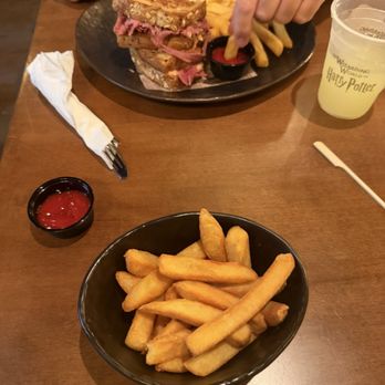 Le Gobelet Noir - Salad Near Me - Orlando, Florida