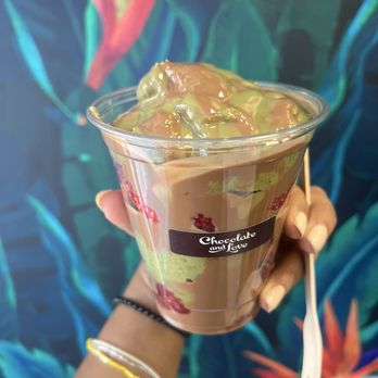 Chocolate and Love - Kunafa Chocolate Strawberry Cup - Chocolatiers & Shops Near Me - Oakville, Ontario Chocolate and Love - Kunafa Chocolate Strawberry Cup - Chocolatiers & Shops Near Me - Oakville, Ontario