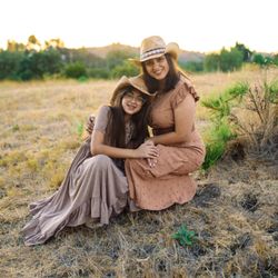 Victoria Sirotin Photography - Outdoor sunset family session in Ventura county