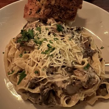 Pie + Vine - Mushroom Fettuccine - Italian Near Me - Ashland, Oregon