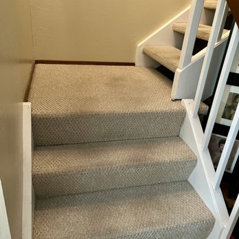 Live Oak General Builder - Before - Carpeted stair landing - Decks & Railing Near Me Live Oak General Builder - Before - Carpeted stair landing - Decks & Railing Near Me