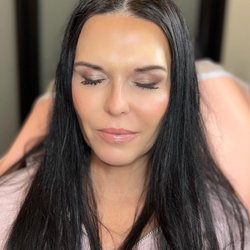 Glam & Wax Beauty Studio - Natural glam