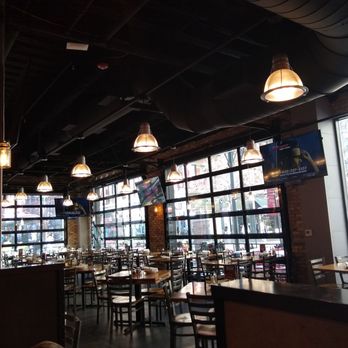 Giordano's - Monday before new years at 11:15. - Pizza Near Me - Denver, Colorado