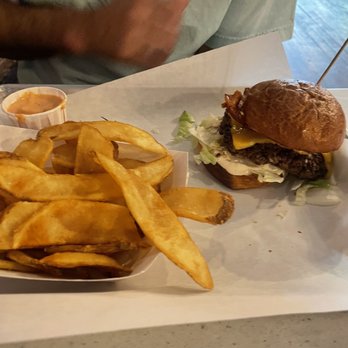 OMG! Burgers & Brew - Cheeseburger slider and potato thins - Burgers Near Me - Pendleton, Oregon OMG! Burgers & Brew - Cheeseburger slider and potato thins - Burgers Near Me - Pendleton, Oregon