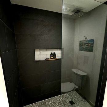 Buildazo - Single floating glass panel - General Contractors Near Me - Doral, Florida