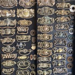 Aberfoyle Antique Market - A whole room of handles, pulls and knobs