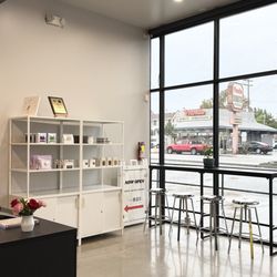 Yihui Coffee - Entrance Seating