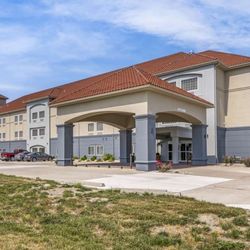 Best Western Plus MidAmerica Hotel - Exterior