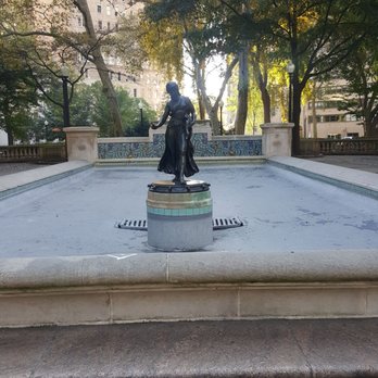 Rittenhouse Square Park - Empty fountain pool - Parks Near Me - Philadelphia, Pennsylvania Rittenhouse Square Park - Empty fountain pool - Parks Near Me - Philadelphia, Pennsylvania