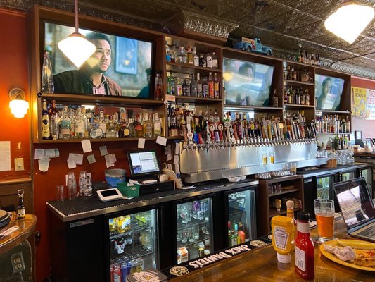 Oscar's Pub & Grill by null