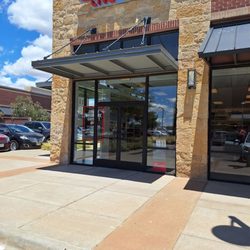 GNC - Front entrance.