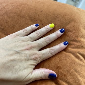Florin Nails & Spa - Gel manicure - Nail Salons Near Me - Sacramento, California