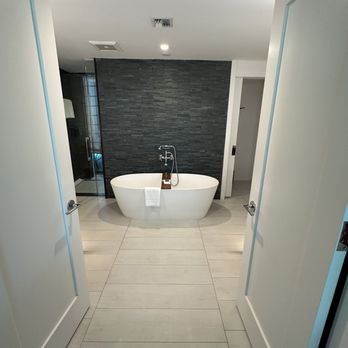 Kimpton Seafire Resort Plus Spa - Bungalow 3 bathtub - Resorts Near Me - Grand Cayman, Virgin Islands Kimpton Seafire Resort Plus Spa - Bungalow 3 bathtub - Resorts Near Me - Grand Cayman, Virgin Islands