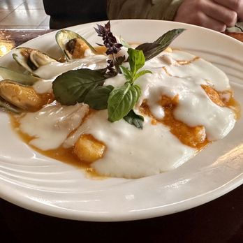 Fav Bistro - Seafood Curry with coconut milk - Desserts Near Me - Holladay, Utah
