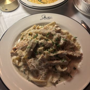 Sinatra Bar & Lounge - Chicken Alfredo - Italian Near Me - Nashville, Tennessee Sinatra Bar & Lounge - Chicken Alfredo - Italian Near Me - Nashville, Tennessee