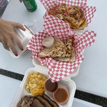 Mexibilly's - Nachos and chicken quesadilla - Food Trucks Near Me Mexibilly's - Nachos and chicken quesadilla - Food Trucks Near Me