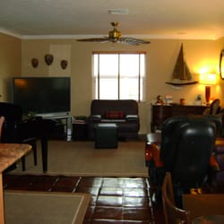 Island Home Rental - Living room Captains qts