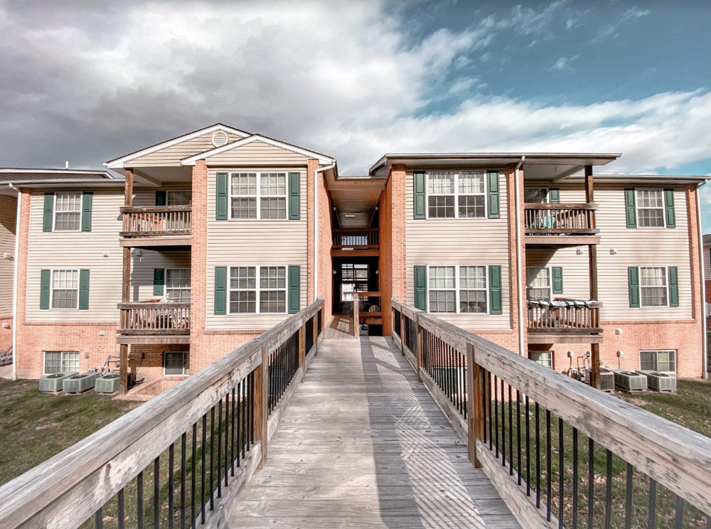 WILLOW CREEK RADFORD Updated August 2024 526 E Main St, Radford