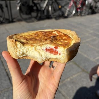 La Maison d'Isabelle - Quiche tomat et chèvre - Bakeries Near Me - Paris, 75