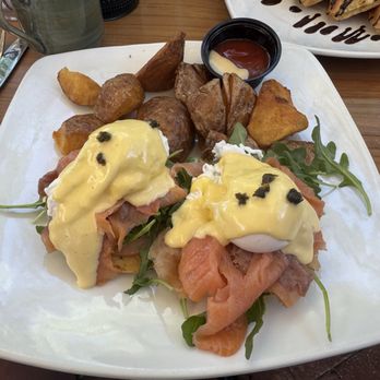 Cafe on 27 - Smoke salmon Benedict - Breakfast & Brunch Near Me - Topanga, California Cafe on 27 - Smoke salmon Benedict - Breakfast & Brunch Near Me - Topanga, California