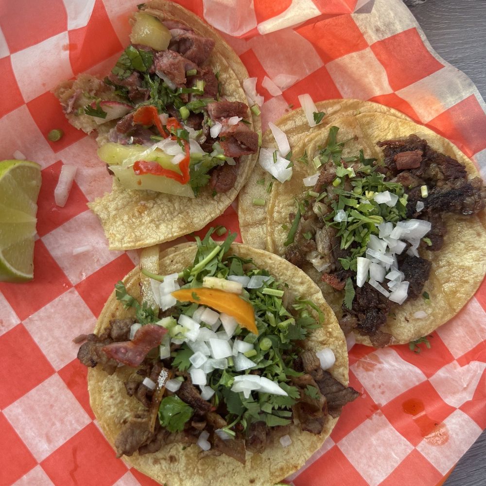 Tacos El Amigo - Asada , tripas & cabeza tacos - Mexican Near Me - Pensacola, Florida