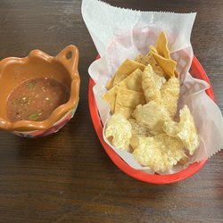 Taqueria La Chona - Chips & salsa