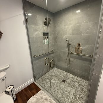 The Vine House Bed & Breakfast - Walk in shower - Bed & Breakfast Near Me - Temecula, California The Vine House Bed & Breakfast - Walk in shower - Bed & Breakfast Near Me - Temecula, California